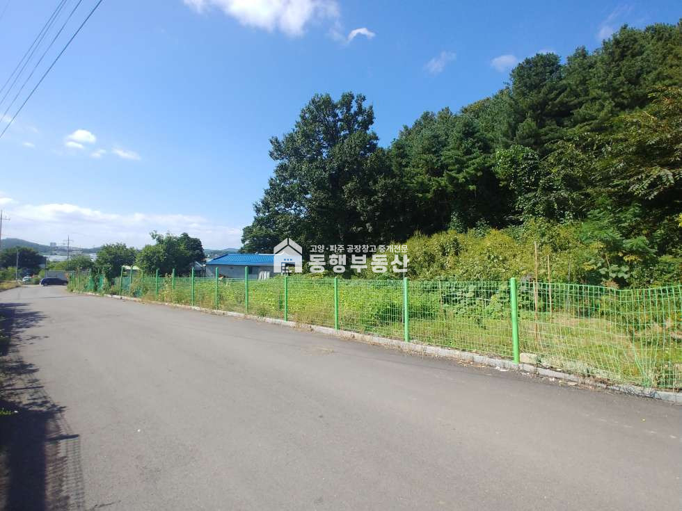 경기 파주시 조리읍 뇌조리 서울~문산 금촌ic 및 통일로, 국지도56번 교차로, 2종근생 건축허가 득한 계획관리토지 1,177평 매매 매매 매물번호 10228 사진 3