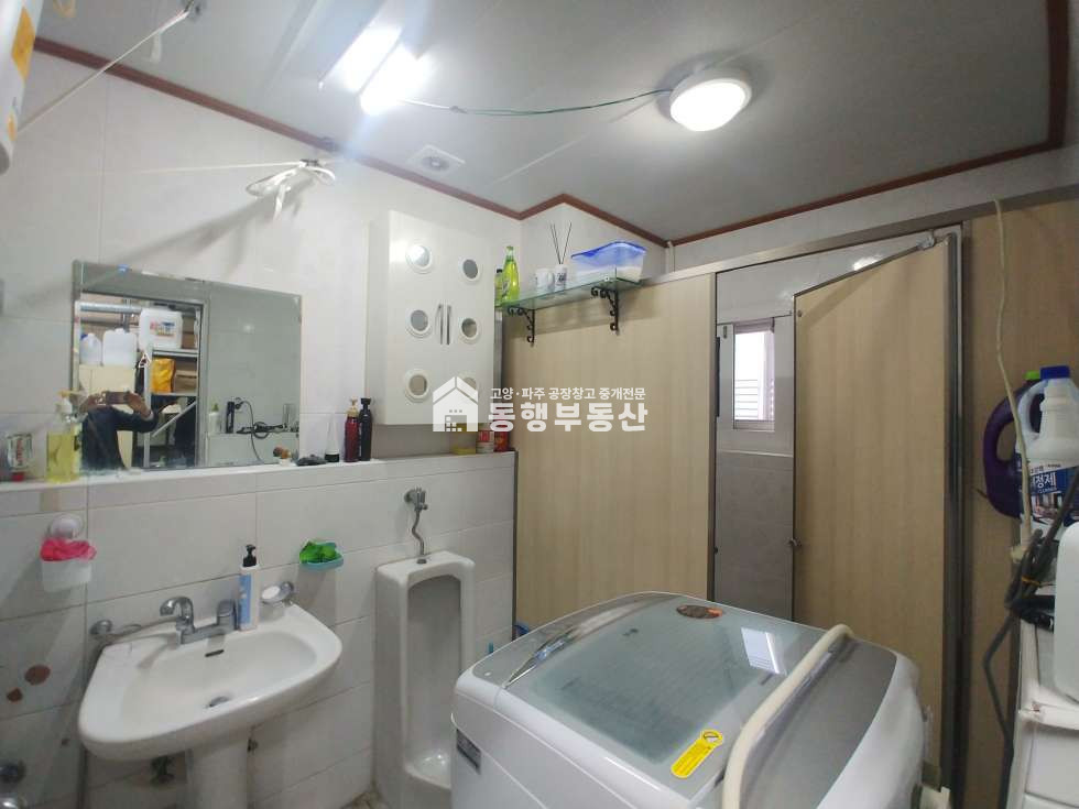 경기 파주시 조리읍 뇌조리 2차선 접, 40피트 진출입, 전기85kw, 민원X, 내부 사무실, 가설천막시설, 조리읍 뇌조리 2종 제조공장 150평 매매 매매 매물번호 10246 사진 3