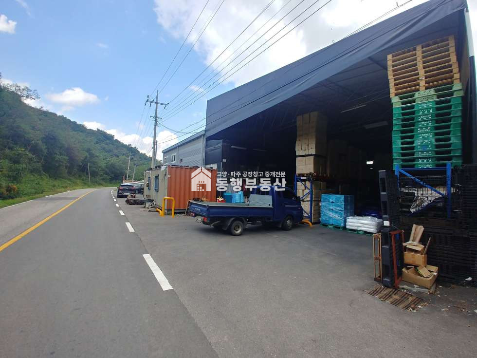 경기 파주시 조리읍 뇌조리 2차선 접, 40피트 진출입, 전기85kw, 민원X, 내부 사무실, 가설천막시설, 조리읍 뇌조리 2종 제조공장 150평 매매 매매 매물번호 10246 사진 10