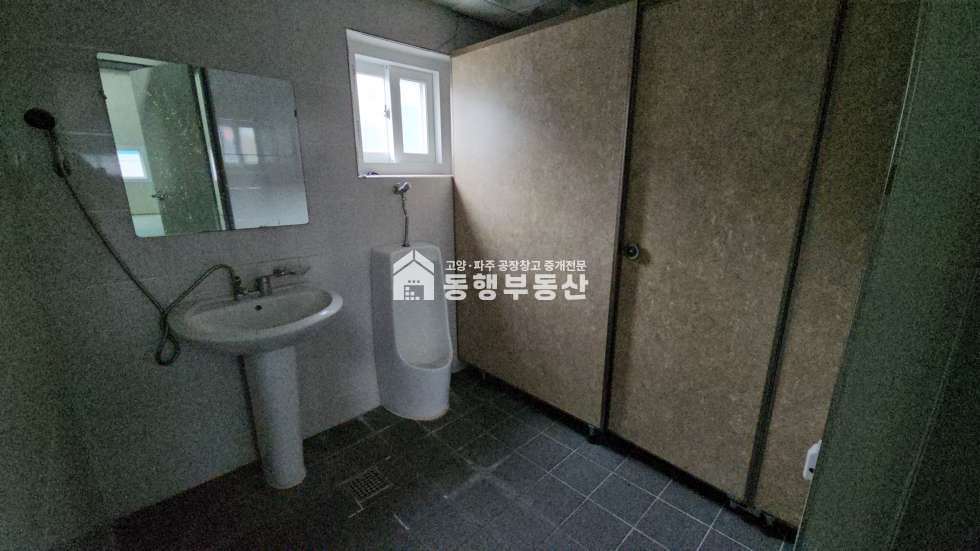 경기 파주시 파주읍 향양리 #40피트 #2차선도로변 #서울문산고속도로 #산단ic #제2외곽순환도로 #도내ic #1번국도통일로 #단독마당 #공장229평임대 월세 매물번호 10694 사진 4