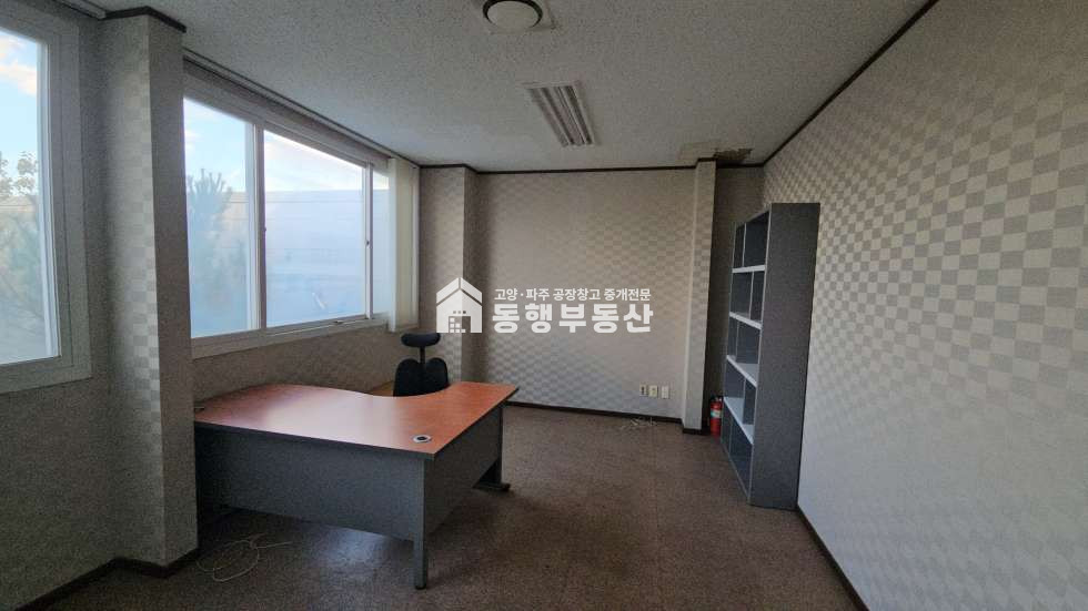 경기 파주시 탄현면 성동리 #자유로 #성동ic5분거리 #고전력 #사무실 #기숙사 #올인원공장 #부지1101평 #공장530평임대 월세 매물번호 11207 사진 24