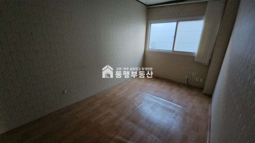 경기 파주시 탄현면 성동리 #자유로 #성동ic5분거리 #고전력 #사무실 #기숙사 #올인원공장 #부지1101평 #공장530평임대 월세 매물번호 11207 사진 27