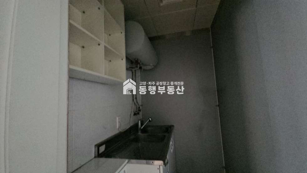 경기 파주시 탄현면 성동리 #자유로 #성동ic5분거리 #고전력 #사무실 #기숙사 #올인원공장 #부지1101평 #공장530평임대 월세 매물번호 11207 사진 29