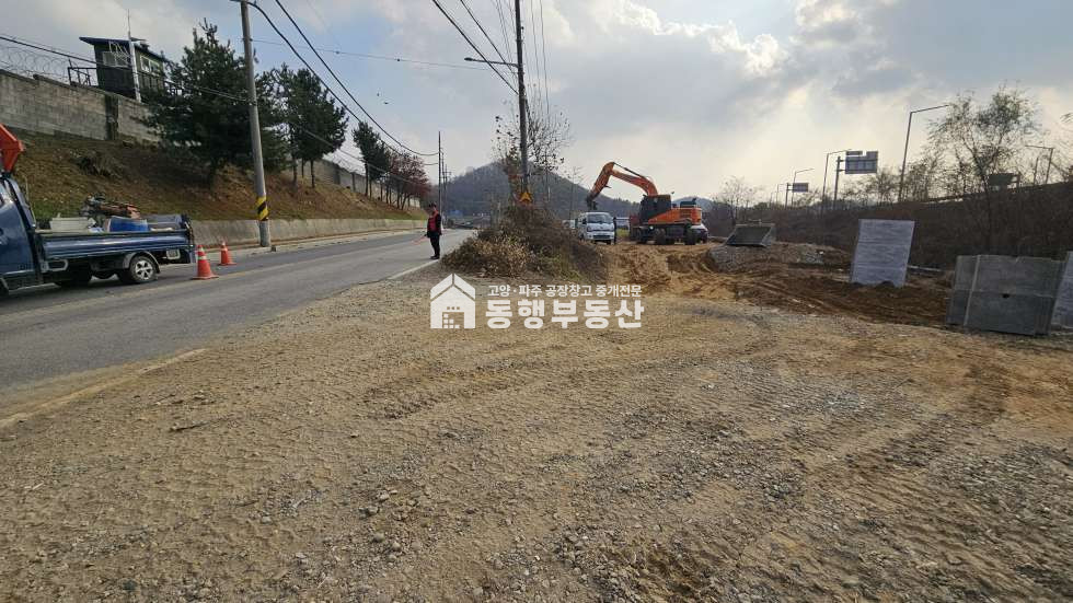경기 파주시 조리읍 오산리 #40피트 #도로변 #금촌ic #법원ic #도내ic #2종제조 #100평준공조건부 #부지525평매매 매매 매물번호 11246 사진 6